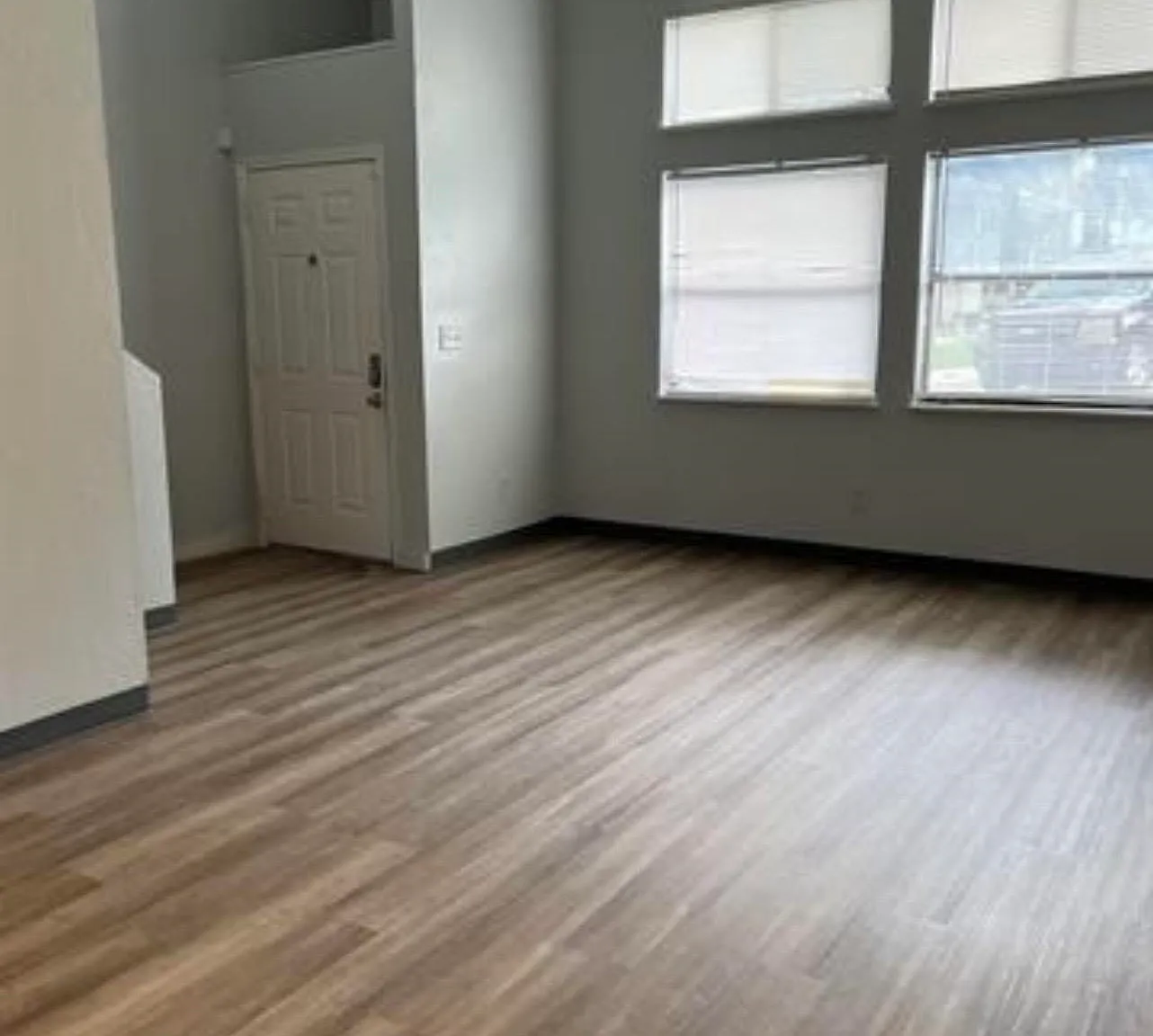 1 bed, 1.5 bath, 844 sqft, $975 — Photo 3