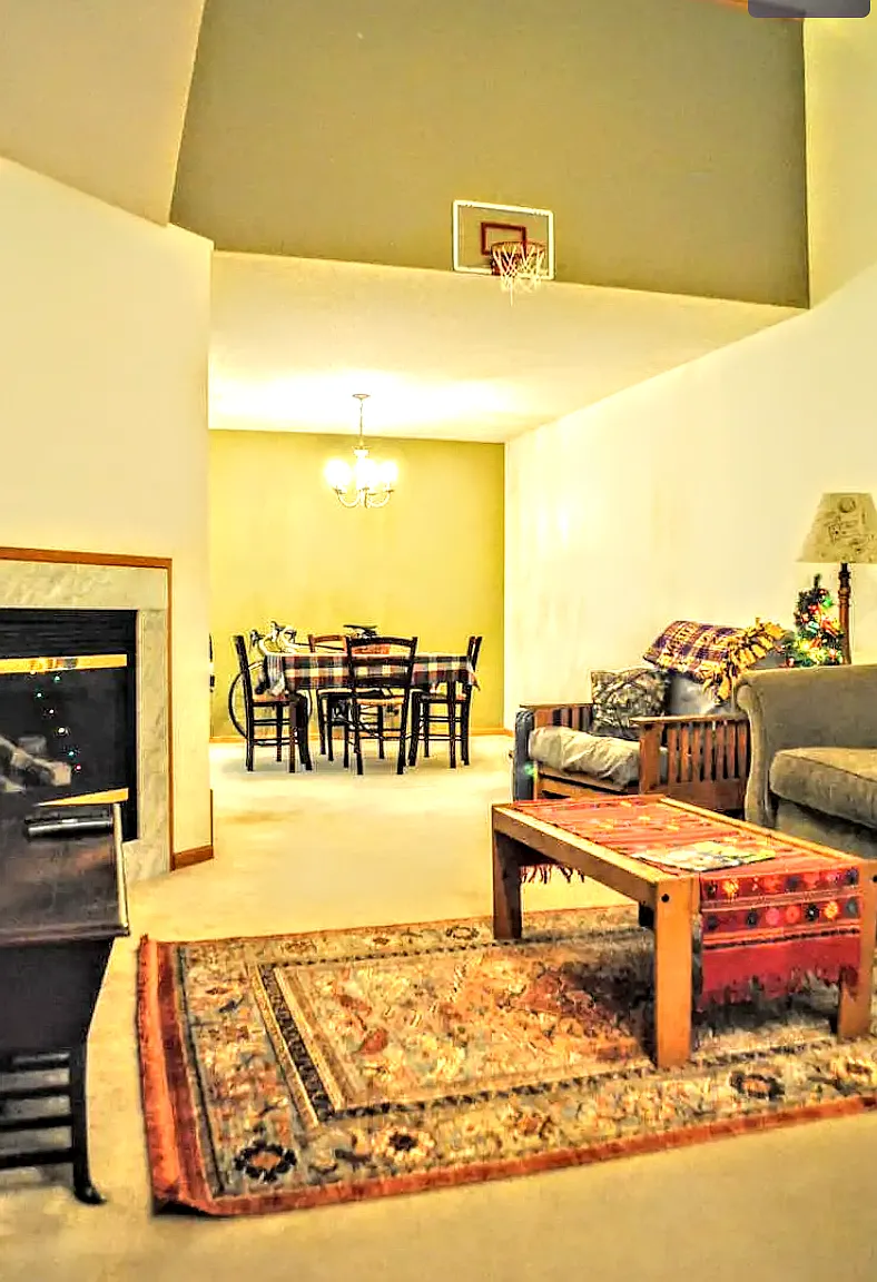 2 bed, 1.5 bath, 1580 sqft, $1,900 — Photo 3