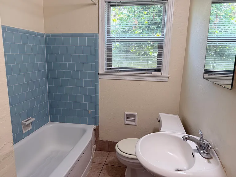 2305 39th St — Photo 11