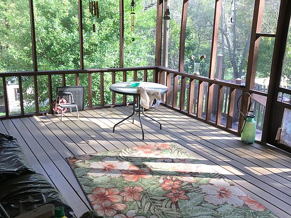 Spacious screened porch