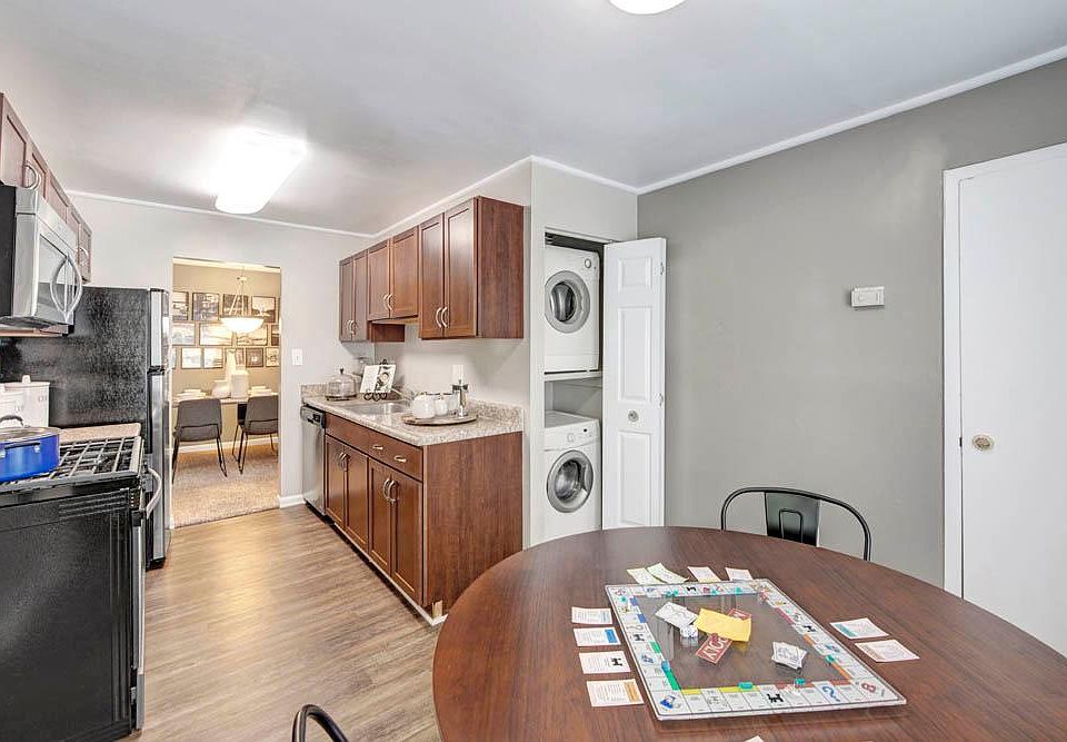 West Springfield Terrace Apartment Homes 8525 Burling Wood Dr