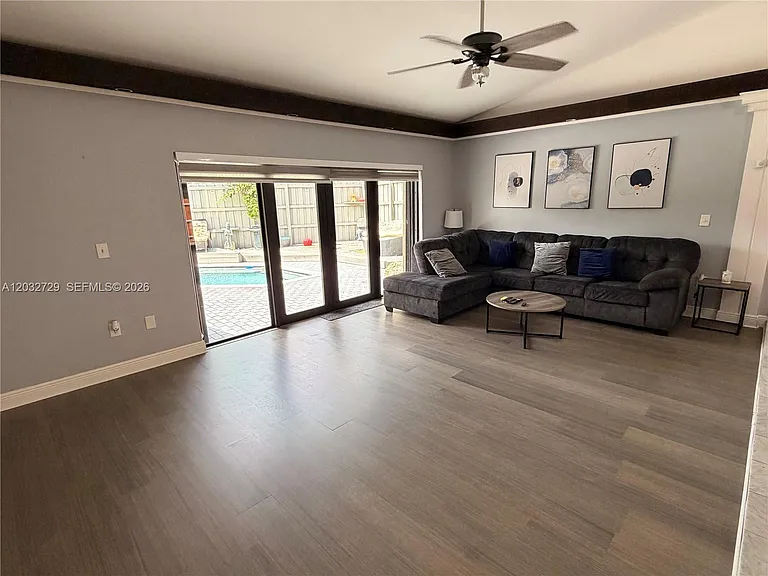 20451 NE 10th Pl — Photo 6