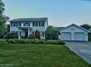 911 Apple Tree Rd, Moscow, PA 18444