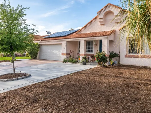 672 Periwinkle Ln, Perris, CA 92571