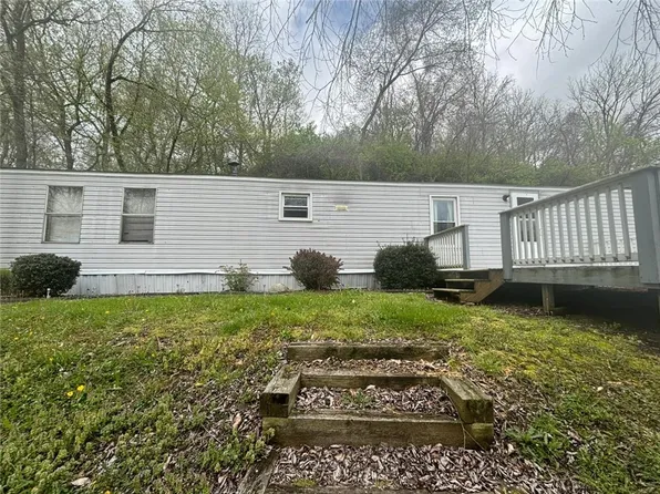 203 Morgan Ln, Wampum, PA 16157