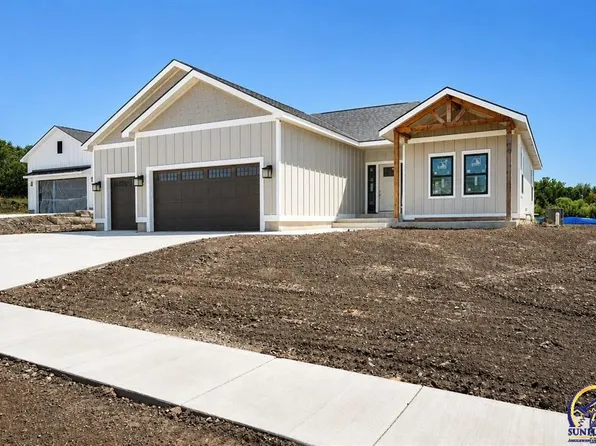 6215 SW 46th Ct, Topeka, KS 66610