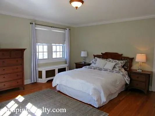 Sold by Anna Pinto Realty | media 15