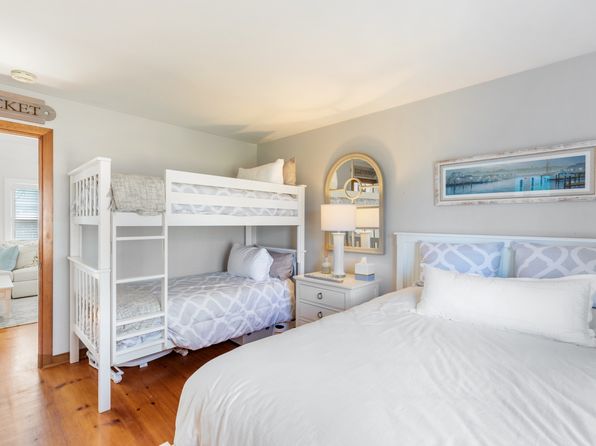 2 Goldfinch Dr, Nantucket, MA 02554