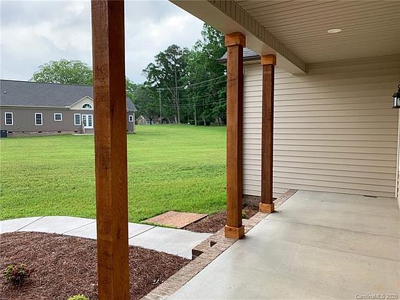 3rd image of 115 Corina Ln