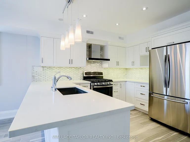 148 Carlaw Ave #UPPER — Photo 3