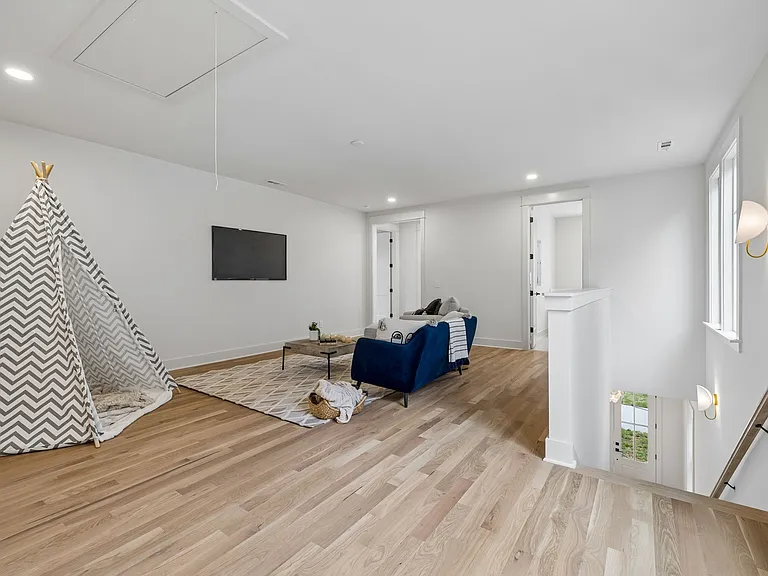 905 Potter Ln — Photo 35