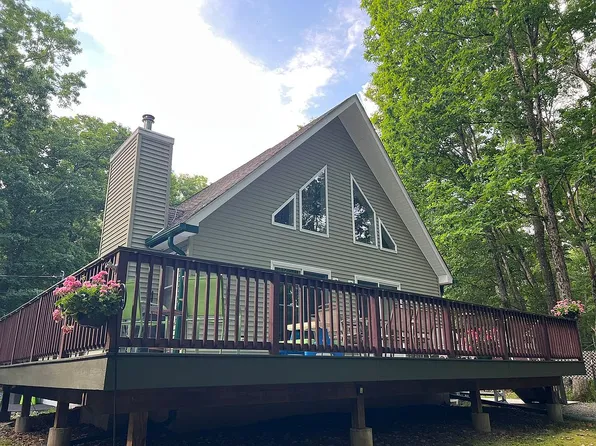 105 Doe Ct, Hawley, PA 18428