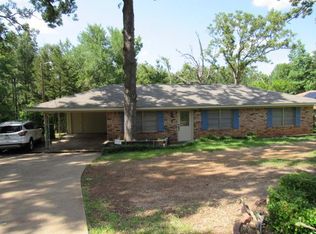 205 Lone Oak Dr, Palestine, TX 75803