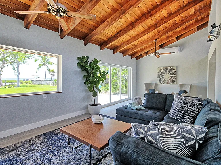 120 E Shore Dr — Photo 4
