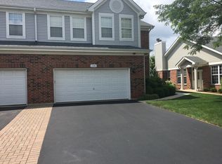 136 Chestnut Hills Cir, Burr Ridge, IL 60527