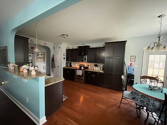 3rd image of 228 Bristle Oaks Dr