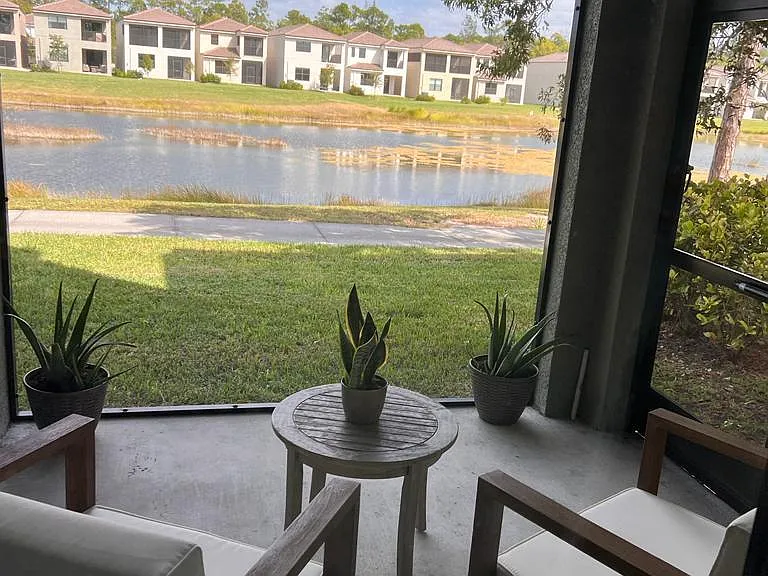 Screened lanai - 1st floor