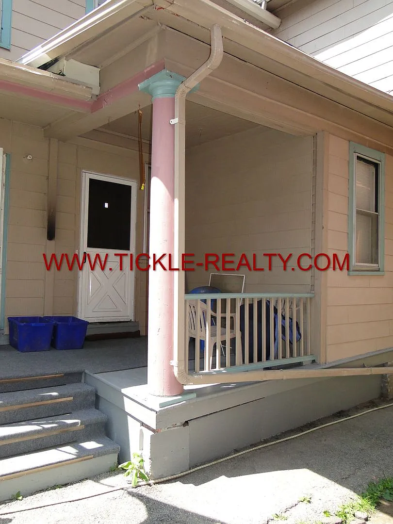 Building Photo - 164-166 Meigs St