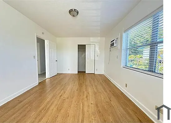 3 bed, 820 sqft, $2,300 — Photo 3