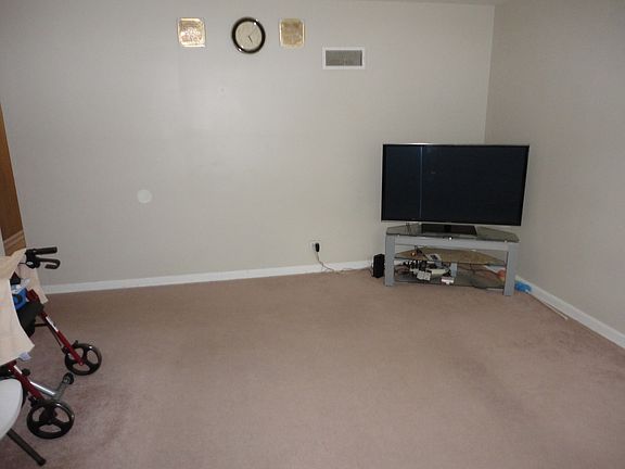 2nd image of 6605 N Seeley Ave #1S