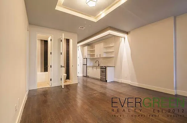 Rented by Evergreen Apartments BK | media 2