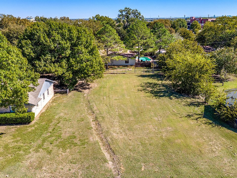 1st image of 122 S Park Dr