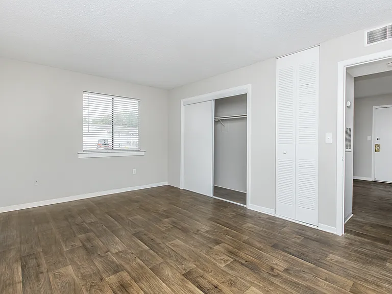 Meadowbrook Apartments — Photo 23
