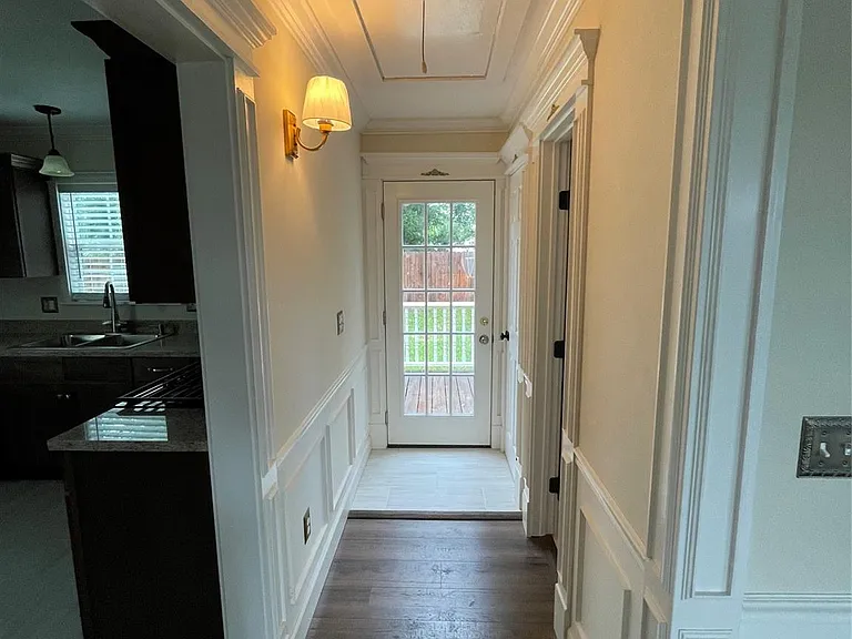 602 N Michigan Ave — Photo 23