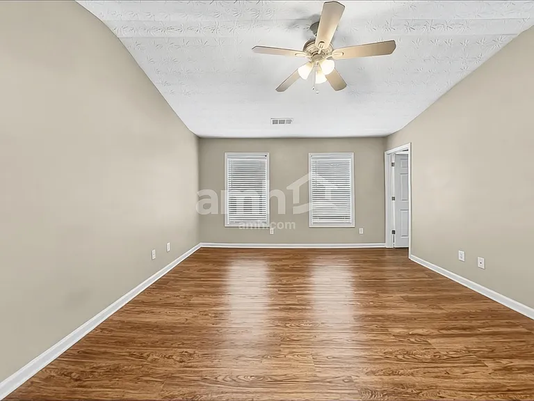 738 Mountain Laurel Dr — Photo 10