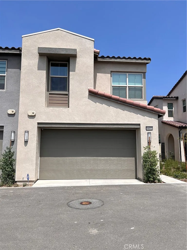 3 bed, 2.5 bath, 1450 sqft, $3,600 — Photo 1