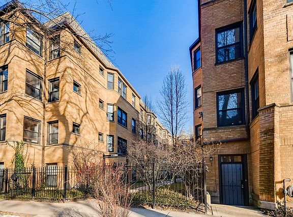 2nd image of 7639 N Greenview Ave APT 2W