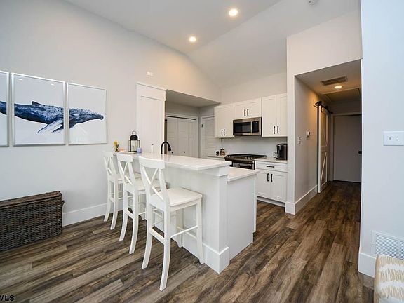 5th image of 325 W 17th St Floor 2