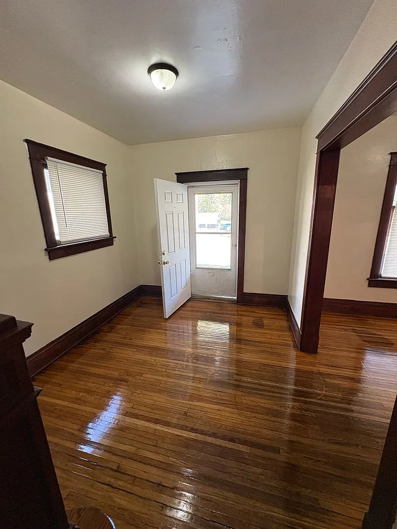 Large 3 bedroom house available — Photo 3
