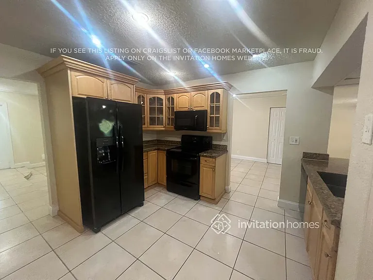 11171 NW 36th St — Photo 5
