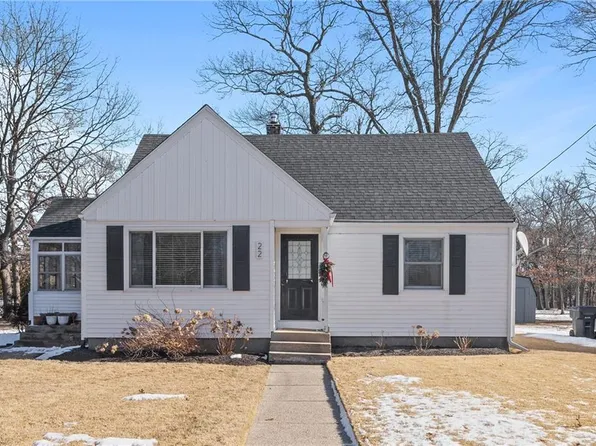 22 Helen Ave, Warwick, RI 02886