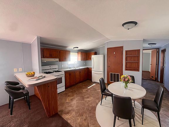 4th image of 304 Hayes St W #70