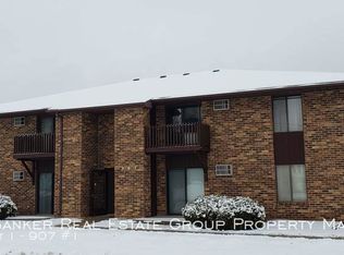 907 Tayco St APT 1, Menasha, WI 54952