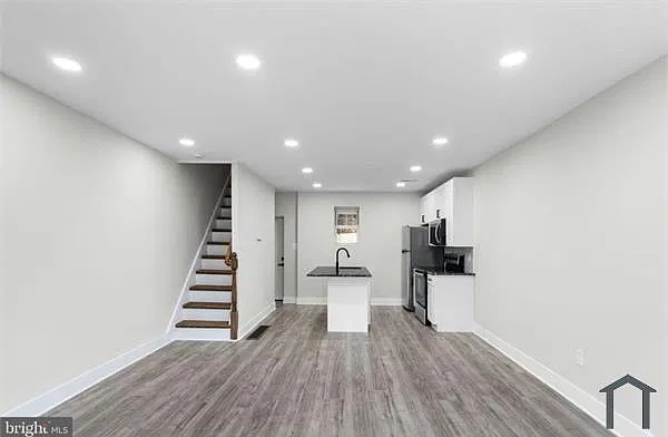 2 bed, 972 sqft, $2,010 — Photo 3