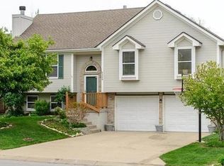 2006 NE 2nd St, Blue Springs, MO 64014