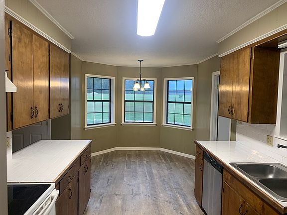 Large Kitchen / Breakfast area