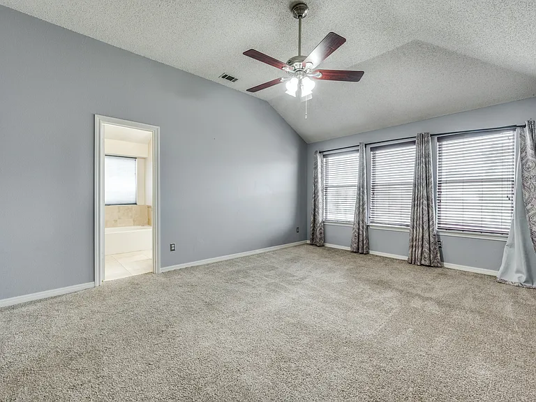 804 Santa Fe Trl — Photo 17