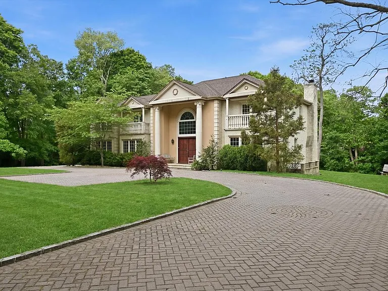 31 Cornwall Ln — Photo 2