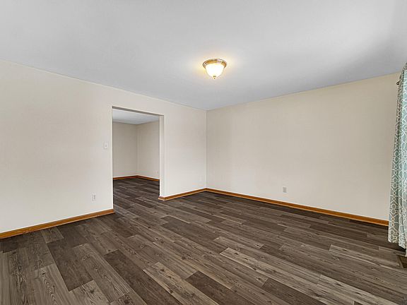 3rd image of 515 Tamarack Trl