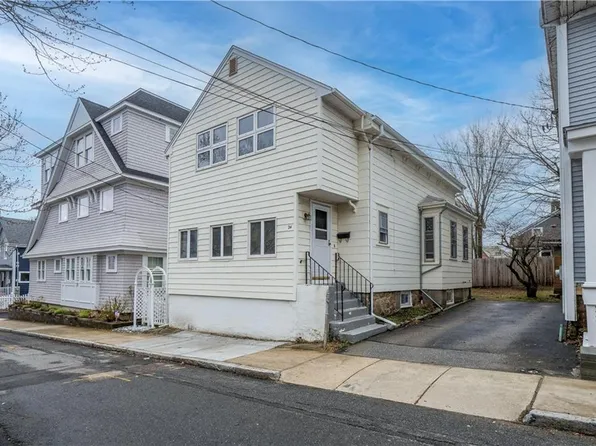 24 Dean Ave, Newport, RI 02840