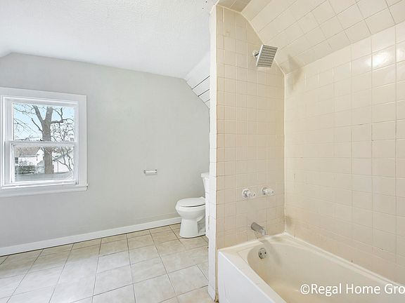 3rd image of 714 Davis Ave NW