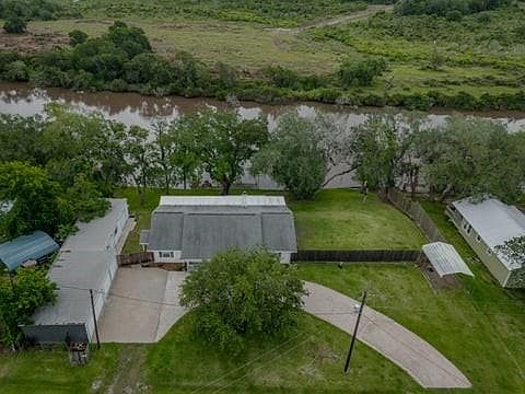5th image of 483 Riverside Dr