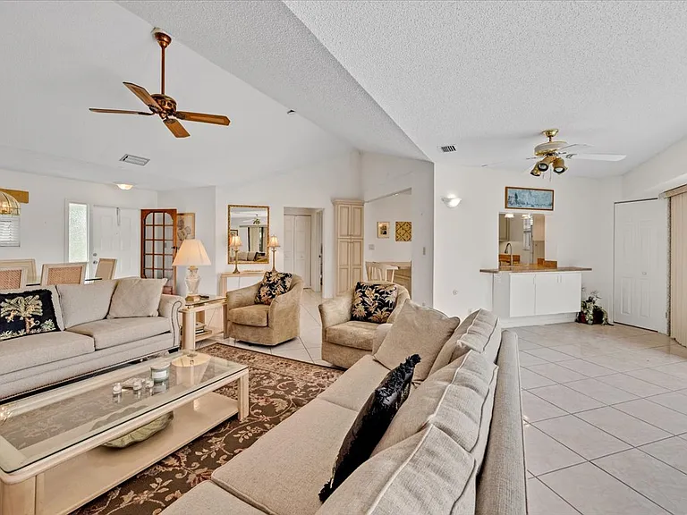 1127 E Seminole Ave #12C — Photo 36