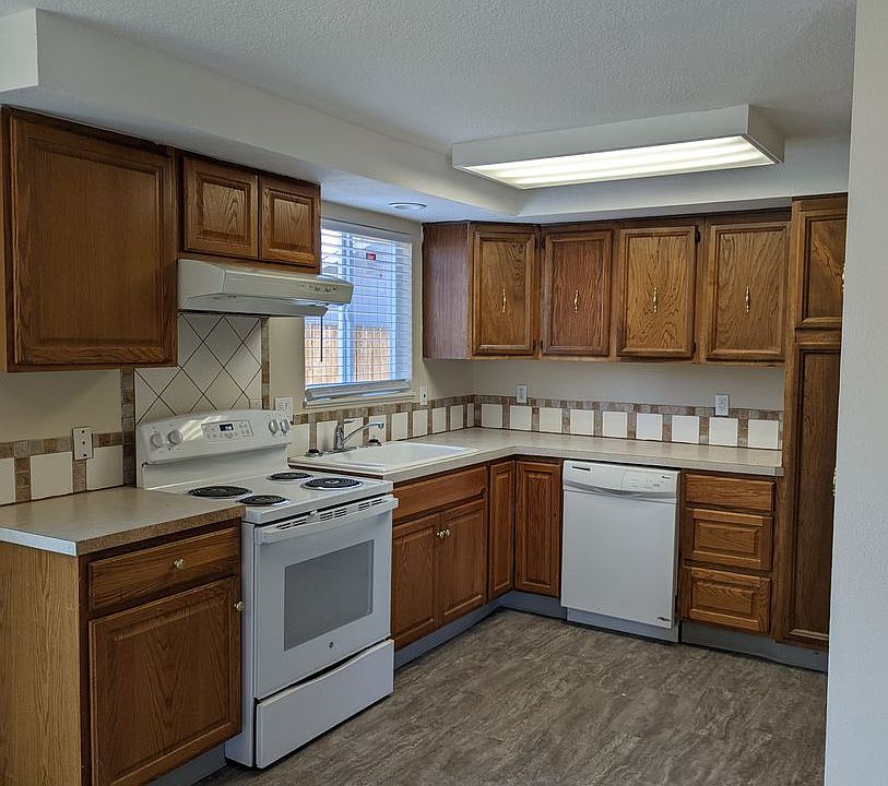1st image of 3341 NE 57th Ave #11