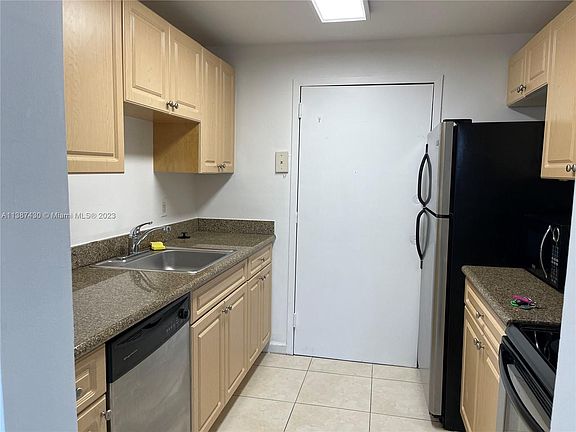 4th image of 2020 NE 135th St APT 709