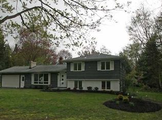 2 Kimberly Rd, Pittsford, NY 14534